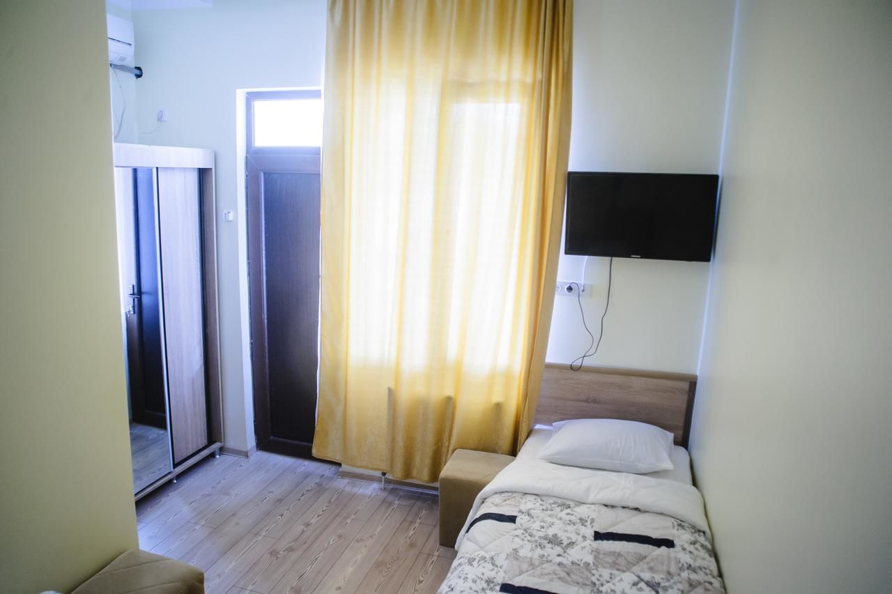 Отель Hotel Chveni Ezo Кобулети-26