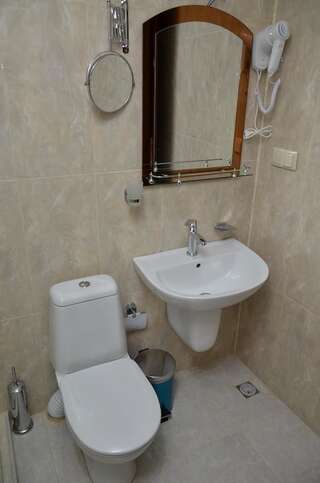 Отель Hotel Chveni Ezo Кобулети Стандартный двухместный номер с 1 кроватью или 2 отдельными кроватями-1