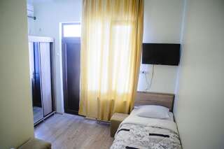 Отель Hotel Chveni Ezo Кобулети Стандартный трехместный номер-2
